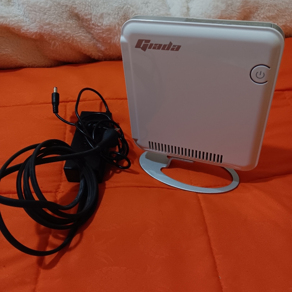 Giada N20-W2231 NVIDIA ION GT218 512M 2GB RAM 320G HD (different connector)